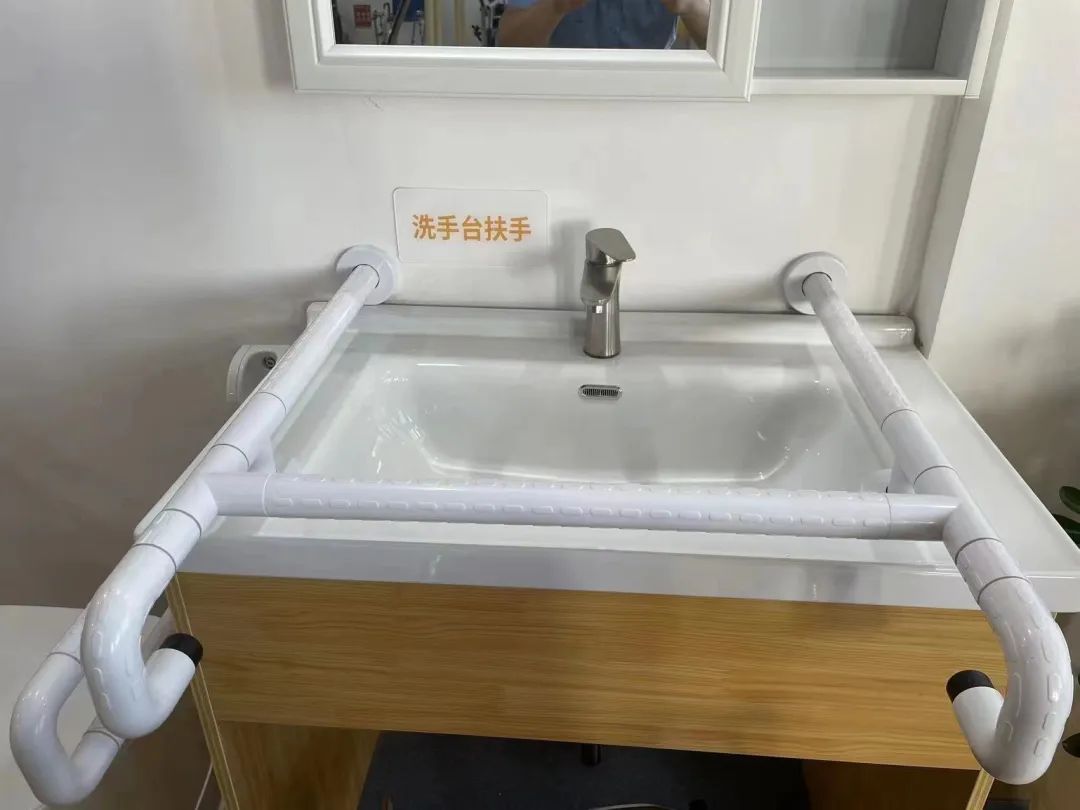 家庭養(yǎng)老床位配置部分設(shè)備及用品效果圖