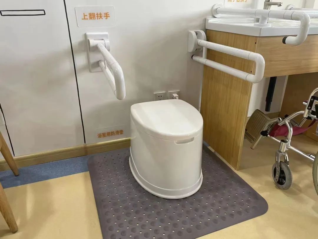 家庭養(yǎng)老床位配置部分設(shè)備及用品效果圖
